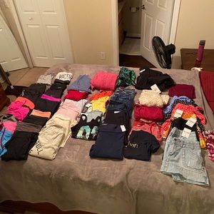 HUGE WOMANS NAME BRAND RESELL LOT (50 items)